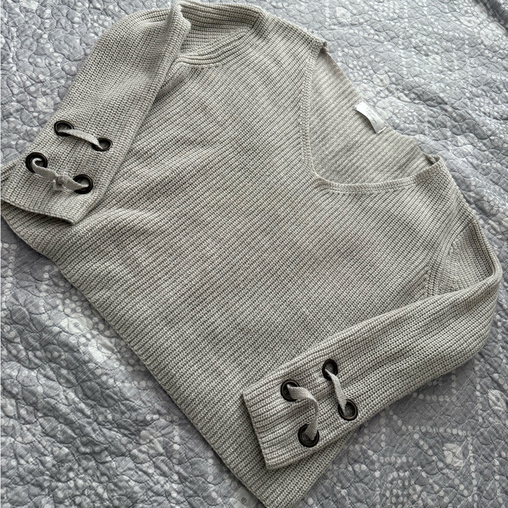 🪼Gray V-Neck Sweater with Lace-Up Sleeves